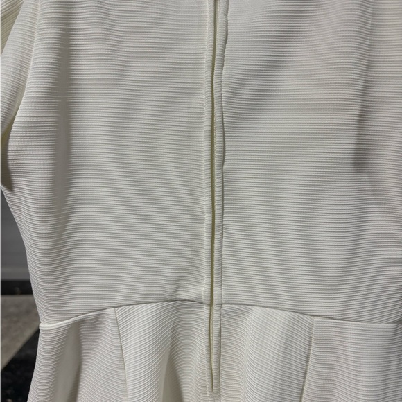 Emerald Sundae Small dressy midi length dress. Cold shoulder mini sleeve. … - Picture 4 of 4